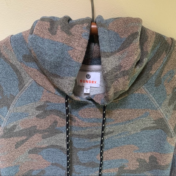 Sundry ~Camo Crop Small Hoodie in Heather Gray - Picture 1 of 12